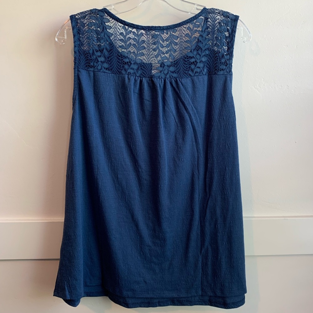 NWT Westport Blue Boho Lace Sleeveless Blouse - Picture 2 of 4